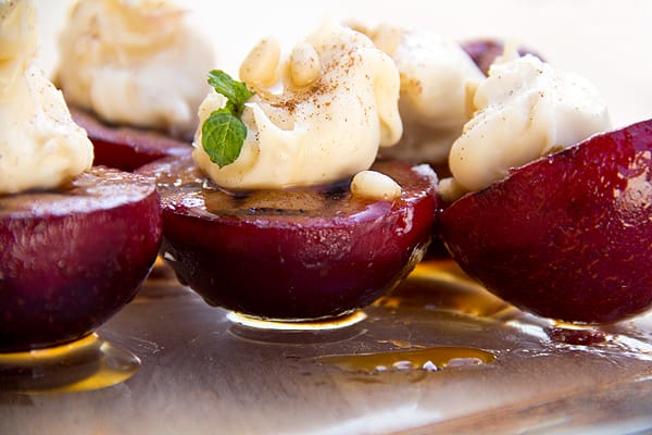Gegrillte Pflaumen mit Honig